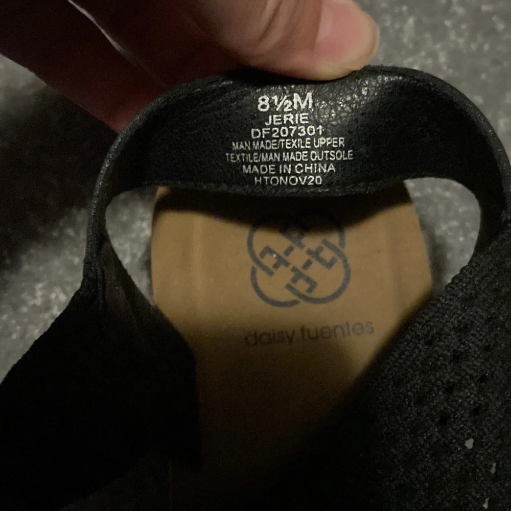 Daisy Fuentes Sandals - Picture 4 of 4